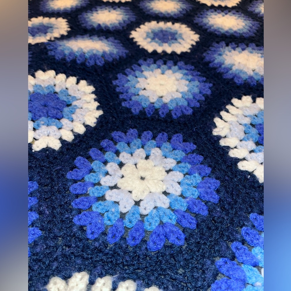 Vintage hexagon granny style crochet throw - Picture 2 of 5